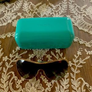 Gorgeous wrap around wire rim glasses